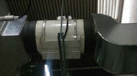 Pegado de lona entre extracto de aire y ducteria de extracción